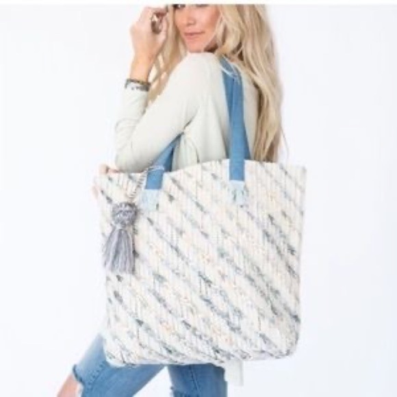 Ruggine Prairie Boho Beachy Pom Pom Chic Tote - Picture 1 of 12